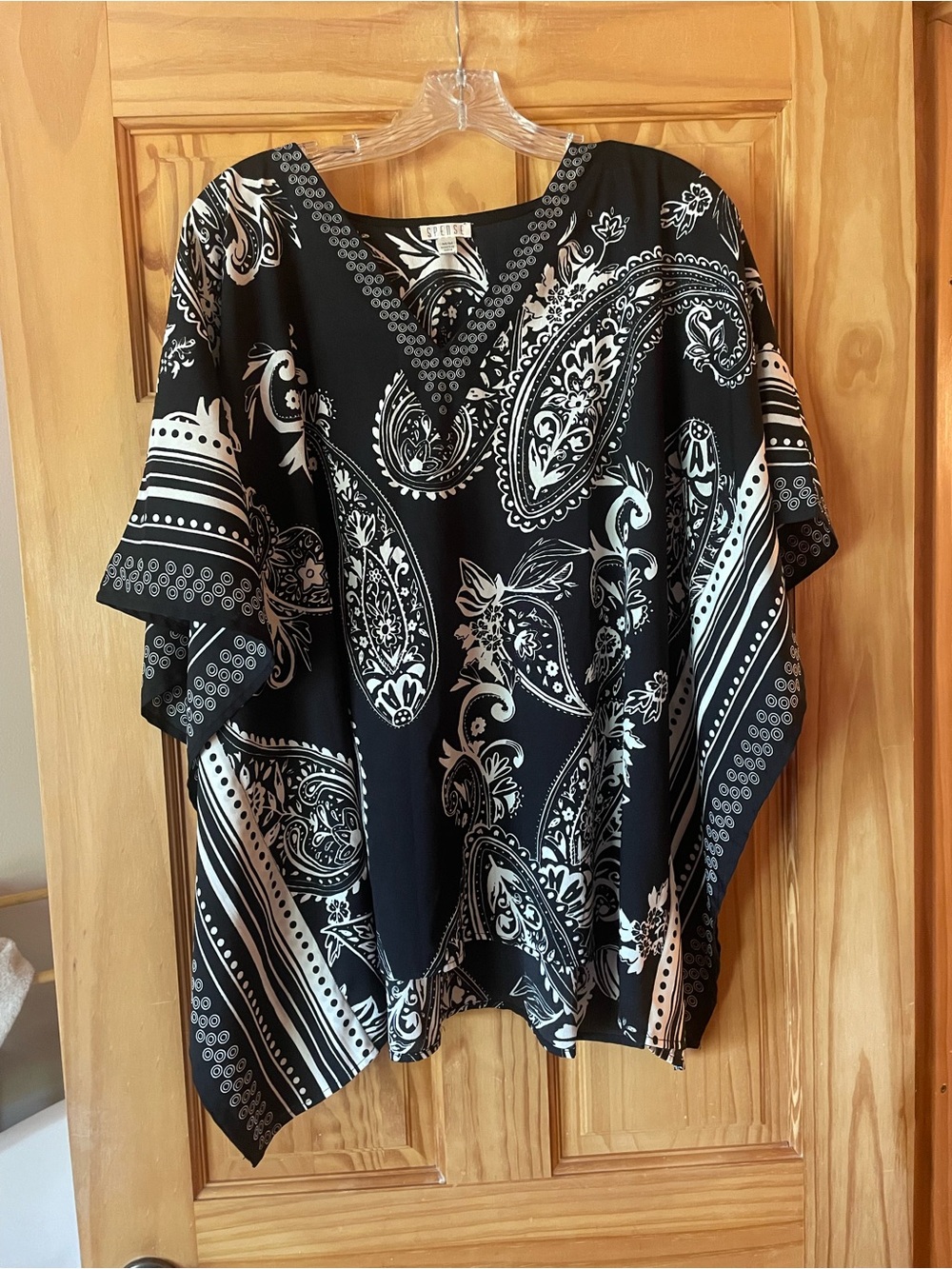 Spense Black & White Paisley V-Neck Tunic Top